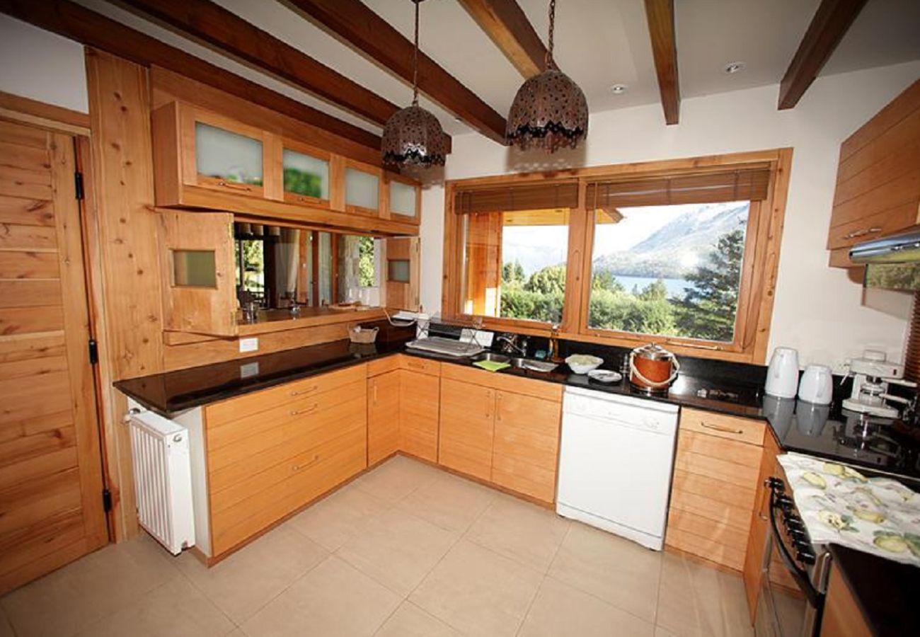 House in San Carlos de Bariloche - ARE37 DIVINE HOUSE IN ARELAUQUEN WITH LAKE VIEW