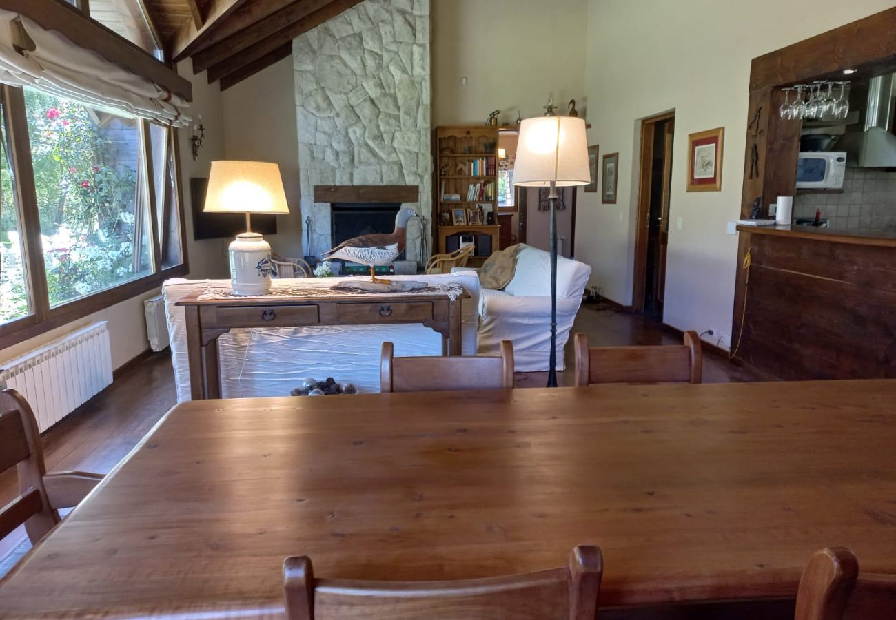 House in San Carlos de Bariloche - ARE41 HOUSE IN ARELAUQUEN WITH DIRECT EXIT TO THE GOLF COURSE