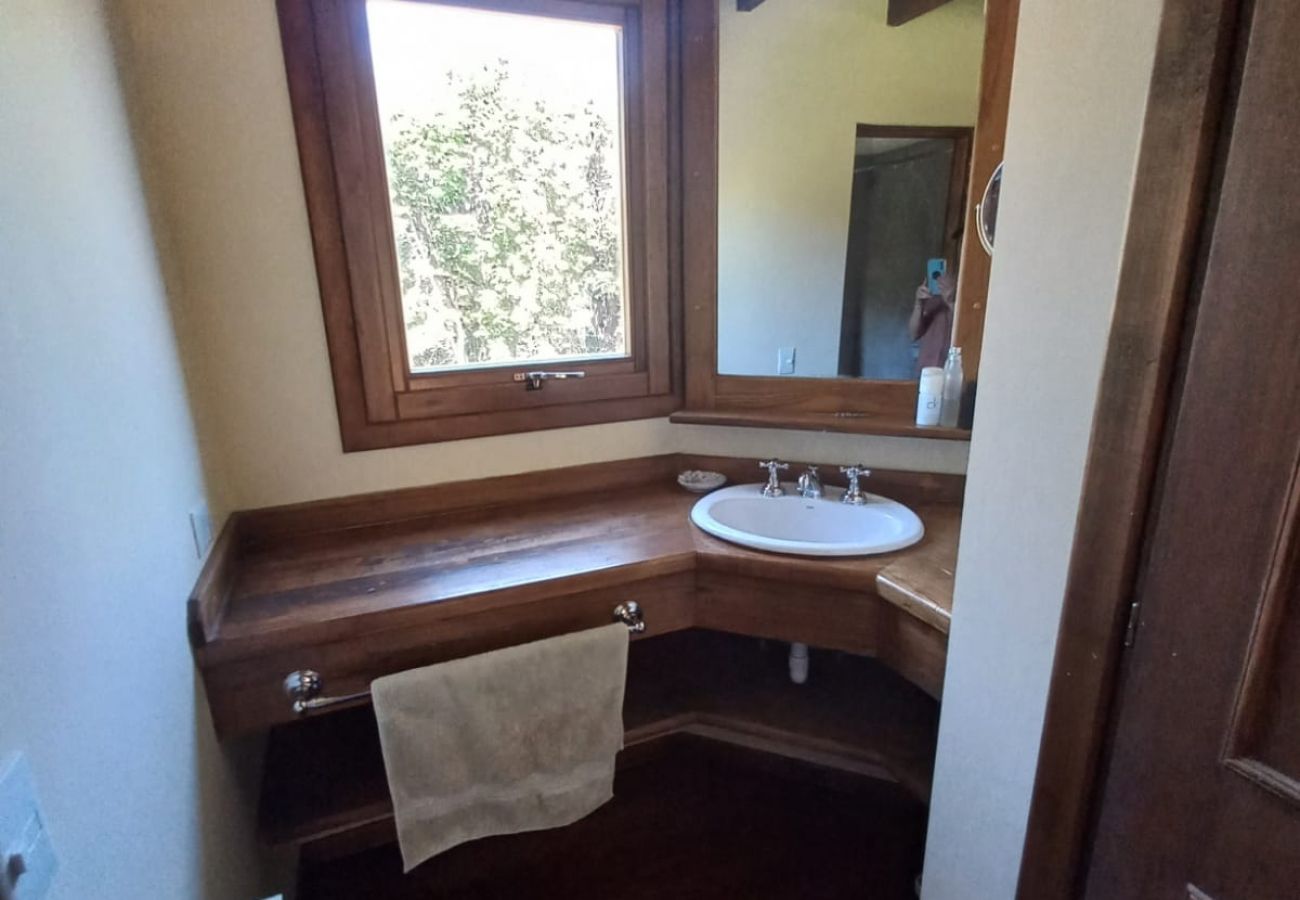 House in San Carlos de Bariloche - ARE41 HOUSE IN ARELAUQUEN WITH DIRECT EXIT TO THE GOLF COURSE