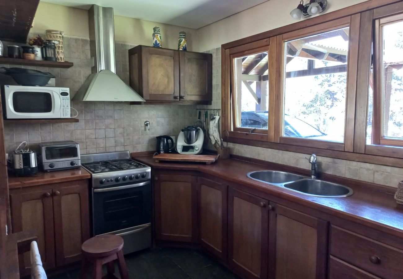House in San Carlos de Bariloche - ARE41 HOUSE IN ARELAUQUEN WITH DIRECT EXIT TO THE GOLF COURSE
