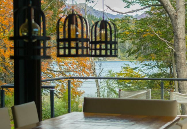 House in San Carlos de Bariloche - MORE25 Spectacular modern house, with lake coast and heated pool