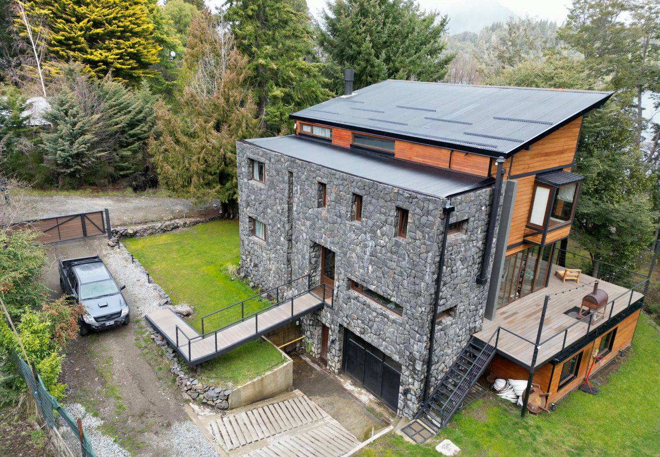 House in San Carlos de Bariloche - MORE25 Spectacular modern house, with lake coast and heated pool