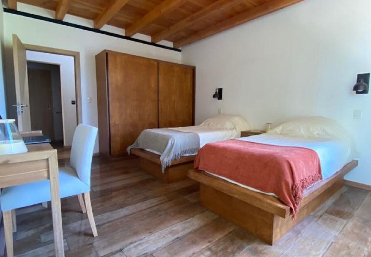 House in San Carlos de Bariloche - MORE25 Spectacular modern house, with lake coast and heated pool