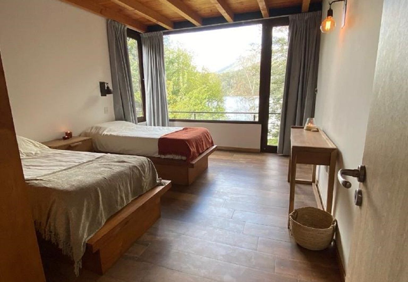 House in San Carlos de Bariloche - MORE25 Spectacular modern house, with lake coast and heated pool