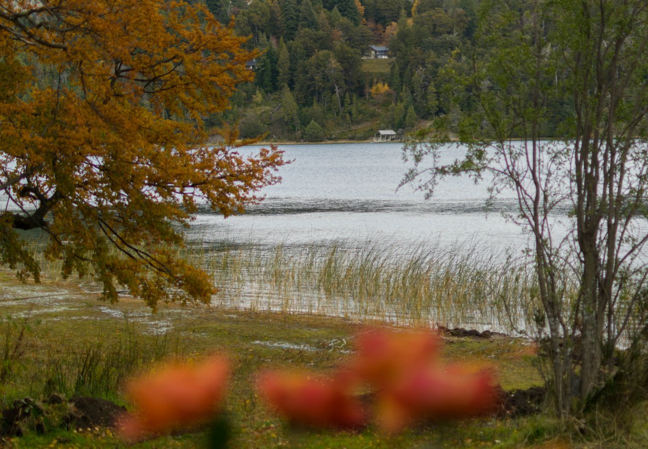 House in San Carlos de Bariloche - MORE25 Spectacular modern house, with lake coast and heated pool