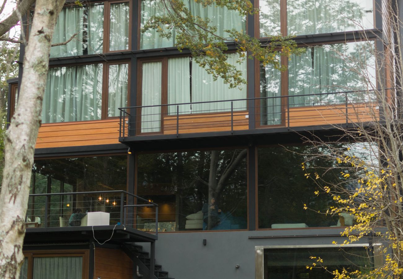 House in San Carlos de Bariloche - MORE25 Spectacular modern house, with lake coast and heated pool