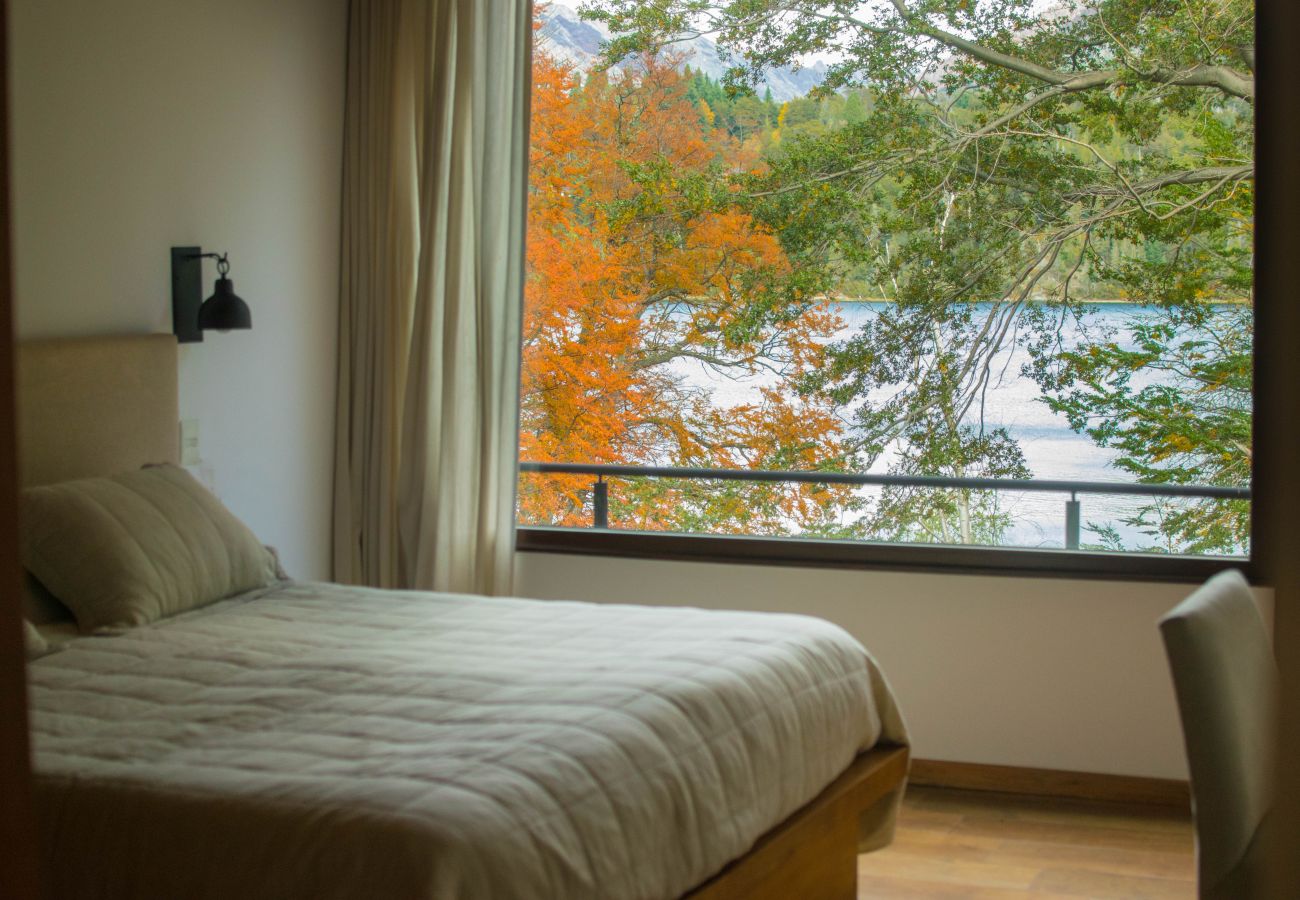 House in San Carlos de Bariloche - MORE25 Spectacular modern house, with lake coast and heated pool