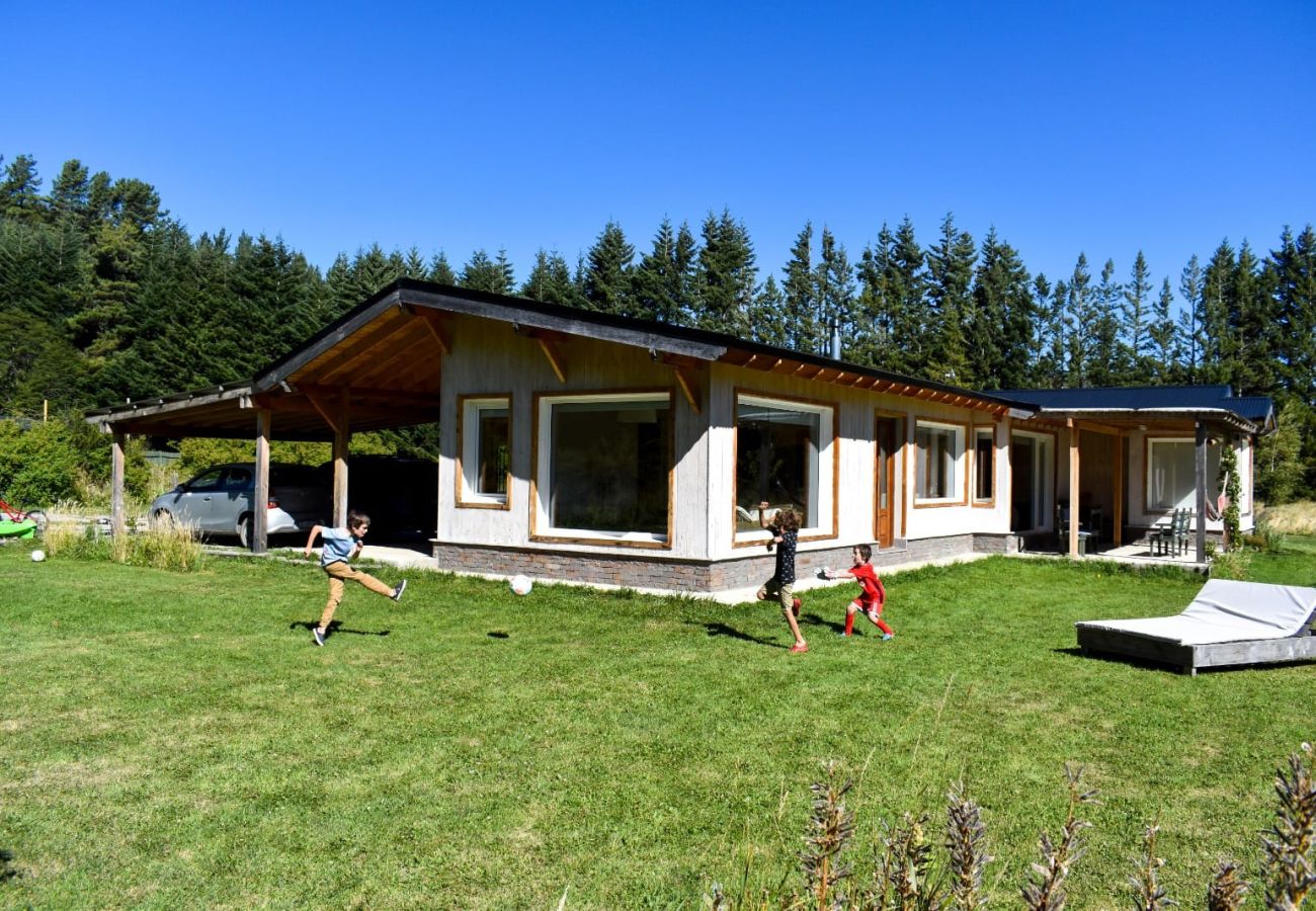 House in San Carlos de Bariloche - Peni06 Comfortable one-story house on a farm in Peninsula San Pedro.