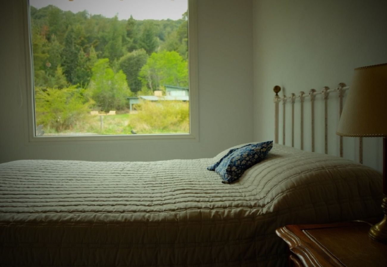 House in San Carlos de Bariloche - Peni06 Comfortable one-story house on a farm in Peninsula San Pedro.