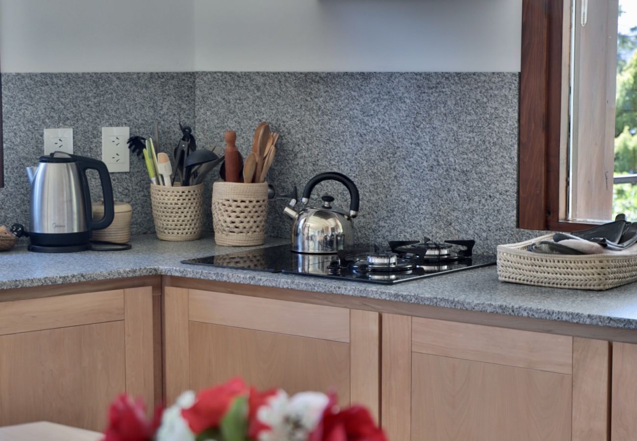 House in San Carlos de Bariloche - Peni14c Beautiful house with an incredible view of Nahuel Huapi and a deck over the lake.