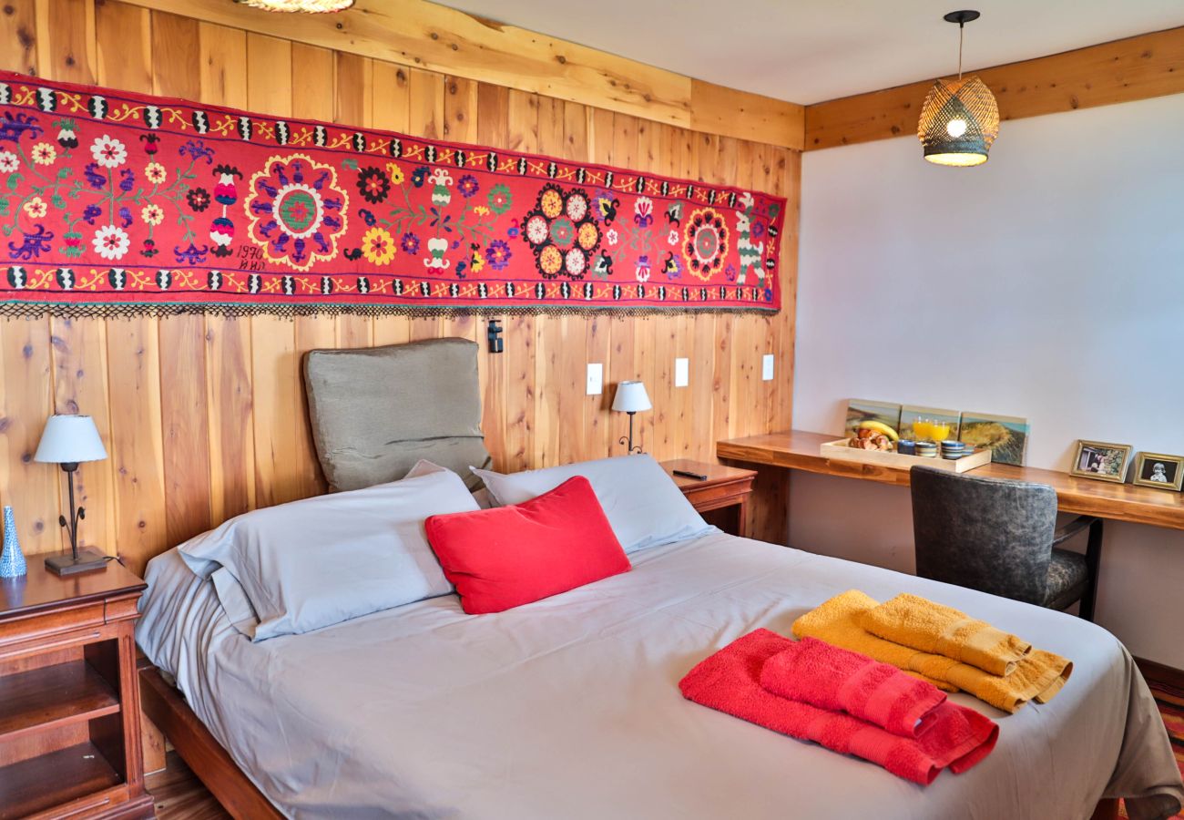 House in San Carlos de Bariloche - Peni14c Beautiful house with an incredible view of Nahuel Huapi and a deck over the lake.