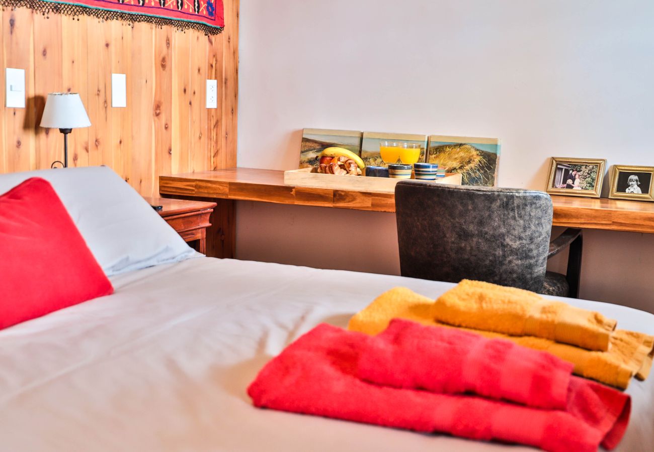 House in San Carlos de Bariloche - Peni14c Beautiful house with an incredible view of Nahuel Huapi and a deck over the lake.