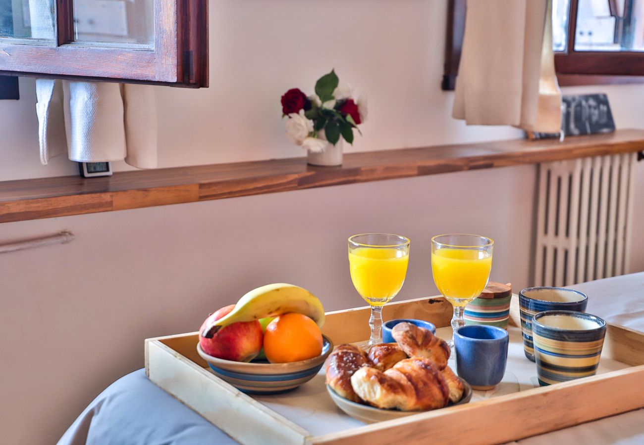 House in San Carlos de Bariloche - Peni14c Beautiful house with an incredible view of Nahuel Huapi and a deck over the lake.