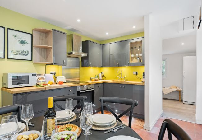 House in Maidencombe - Bramblewood - cosy chic, hot tub, close to beach House in Maidencombe - Bramblewood - cosy chic, hot tub, close to beach