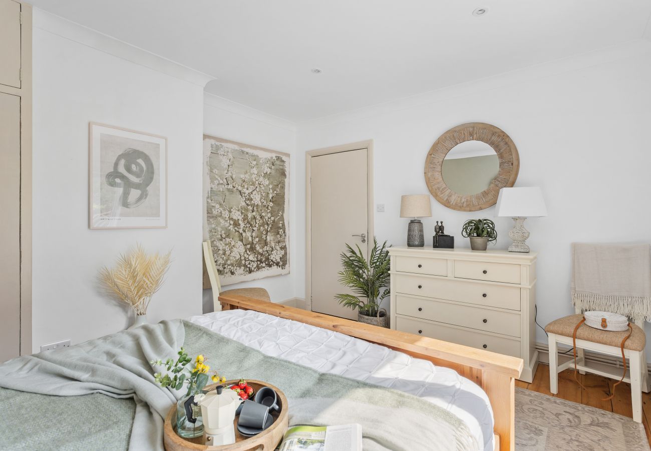 Master bedroom with king bed and built-in wardrobe in Bramblewood cottage