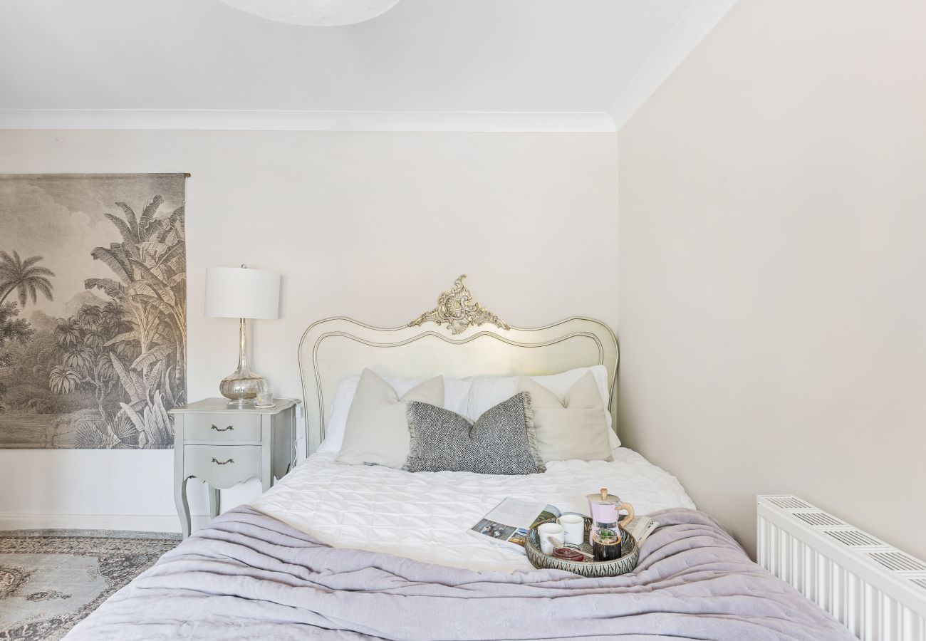 Double bedroom in Bramblewood with silver-effect headboard