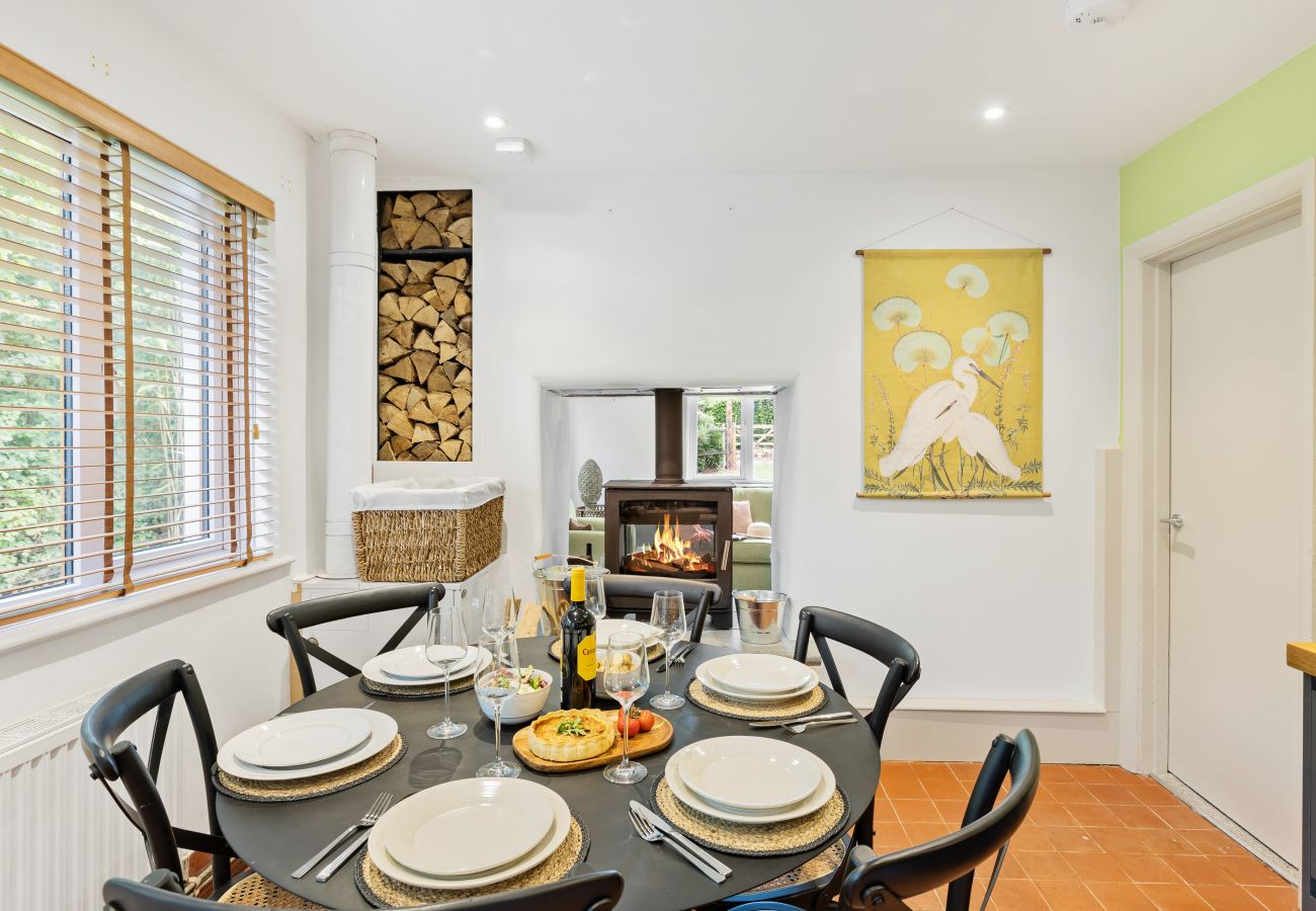 Vibrant kitchen-diner with earthy tones and rustic charm