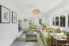 House in Maidencombe - Bramblewood - cosy chic, hot tub, close to beach