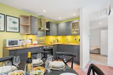 House in Maidencombe - Bramblewood - cosy chic, hot tub, close to beach