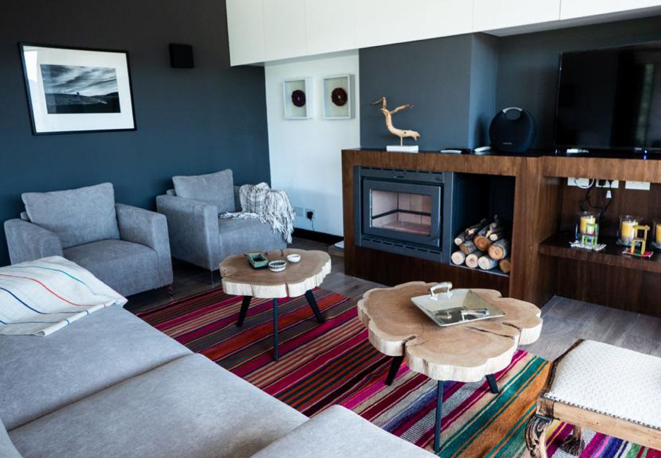 Apartment in San Carlos de Bariloche - ARE19 WARM AND BRIGHT APARTMENT WITH VIEWS OF THE LAKE, MOUNTAINS AND THE POLO