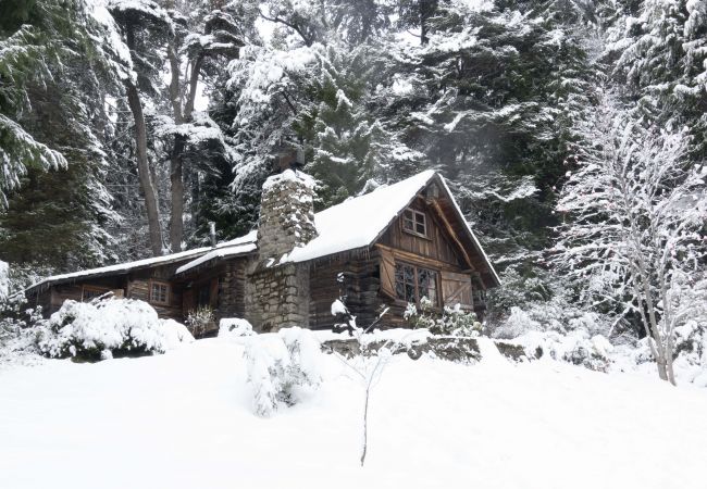 Cabin in San Carlos de Bariloche - TREBOL 02C -WARM LOG CABIN ON THE COAST OF LAGUNA EL TRÉBOL Cabin in San Carlos de Bariloche - TREBOL 02C -WARM LOG CABIN ON THE COAST OF LAGUNA EL TRÉBOL