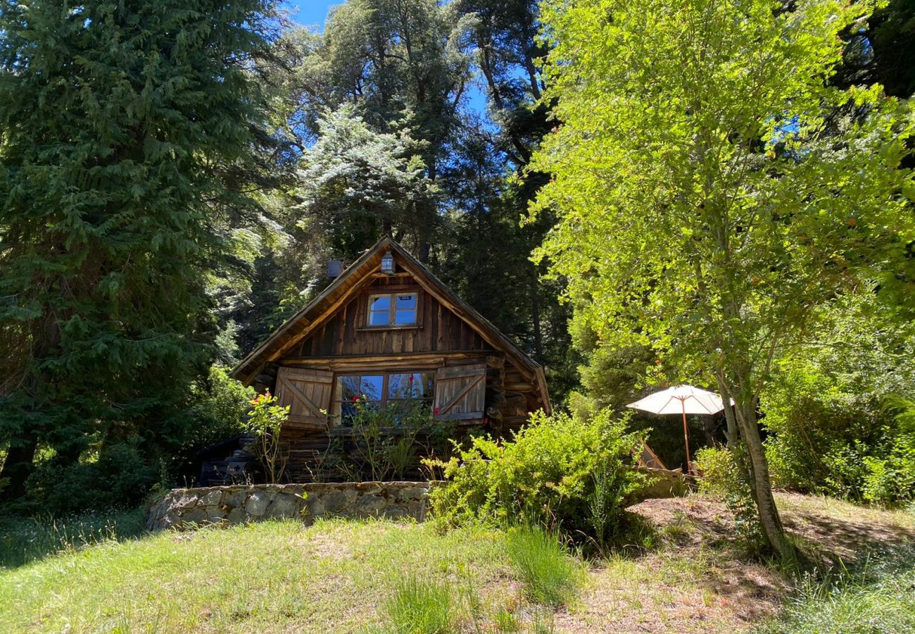 Cabin in San Carlos de Bariloche - TREBOL 02C -WARM LOG CABIN ON THE COAST OF LAGUNA EL TRÉBOL