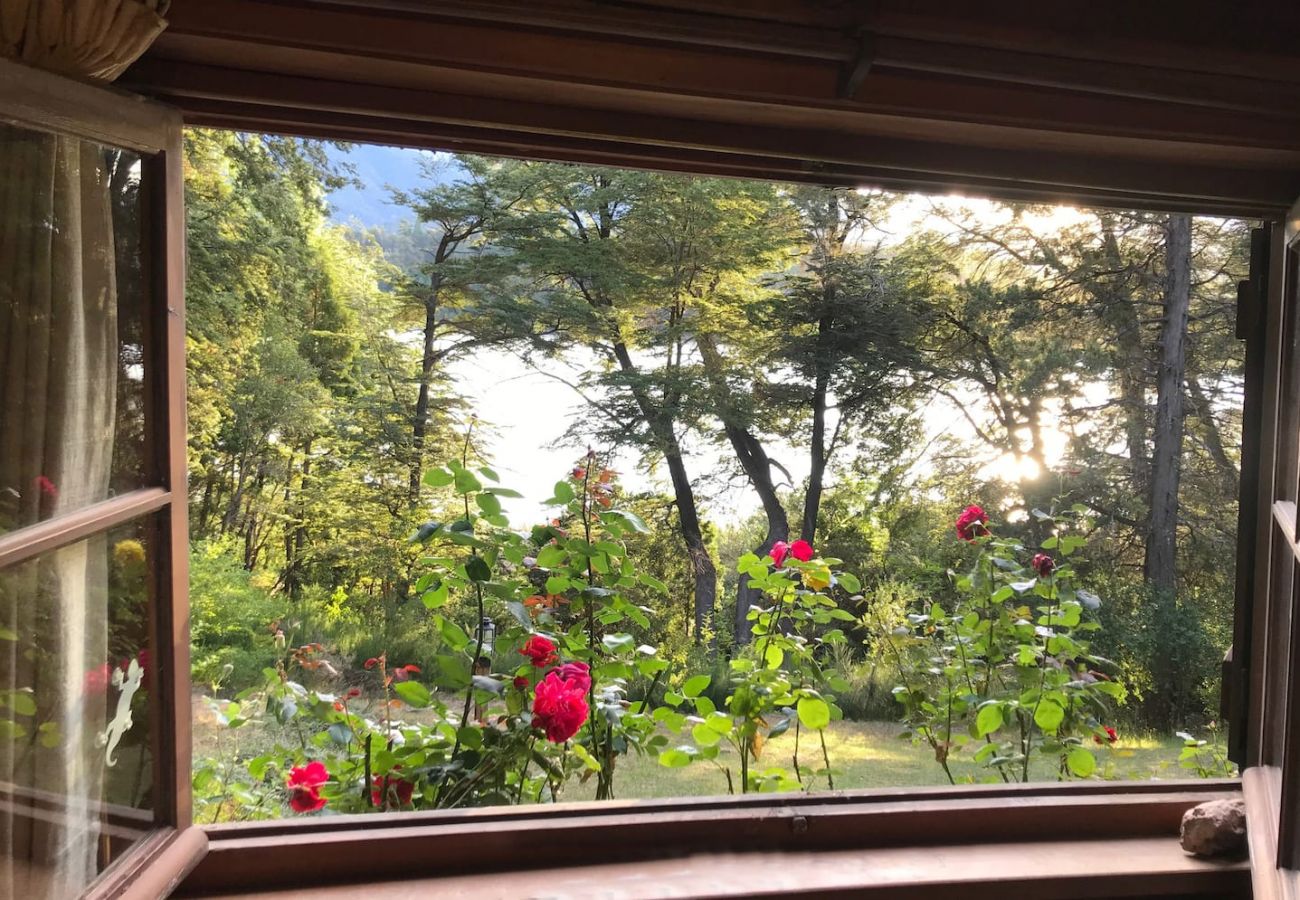 Cabin in San Carlos de Bariloche - TREBOL 02C -WARM LOG CABIN ON THE COAST OF LAGUNA EL TRÉBOL