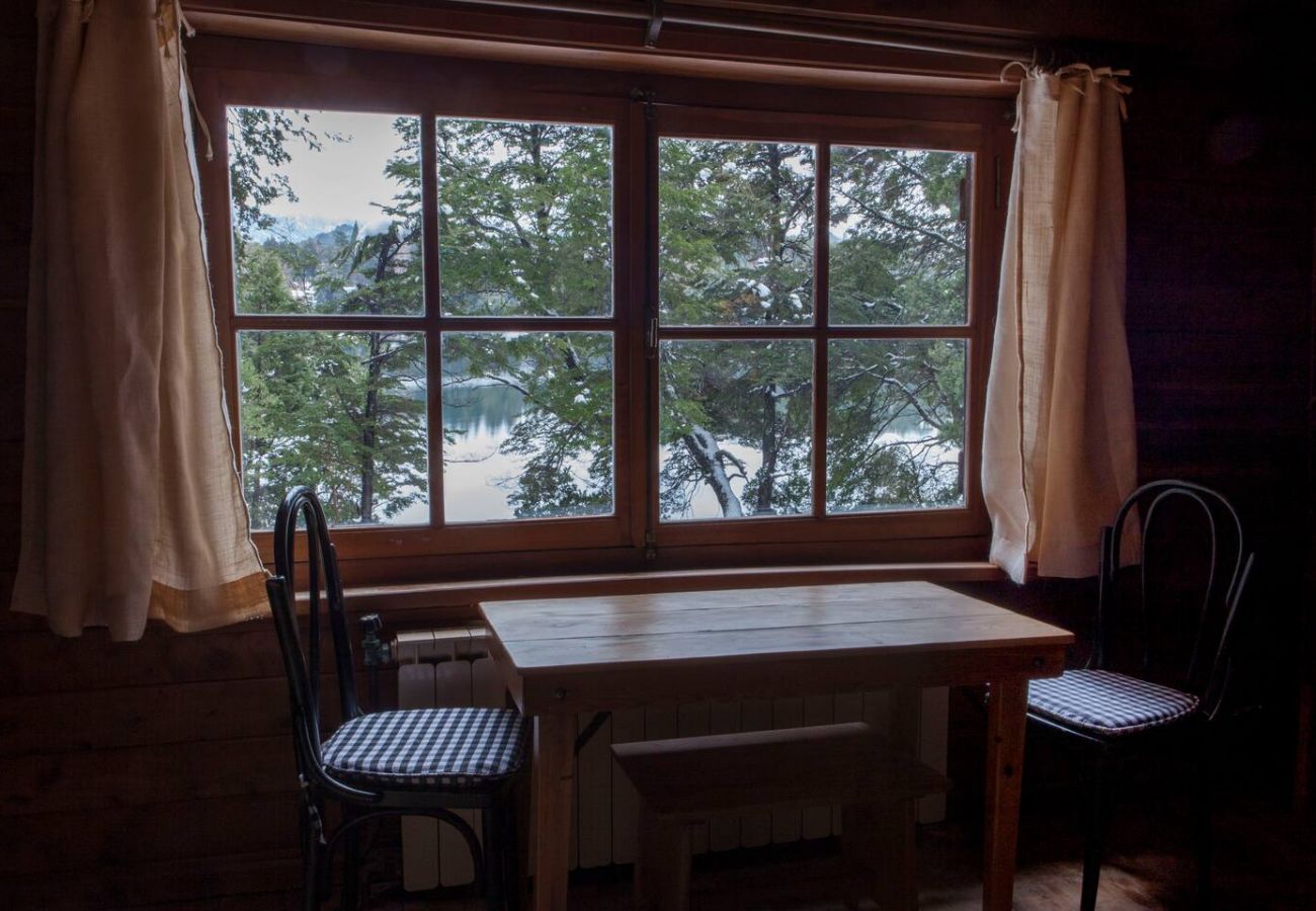 Cabin in San Carlos de Bariloche - TREBOL 02C -WARM LOG CABIN ON THE COAST OF LAGUNA EL TRÉBOL