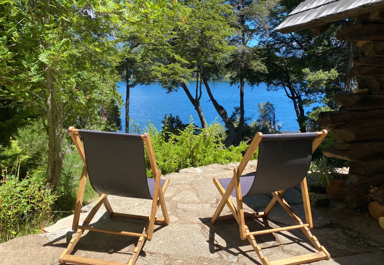 Cabin in San Carlos de Bariloche - TREBOL 02C -WARM LOG CABIN ON THE COAST OF LAGUNA EL TRÉBOL