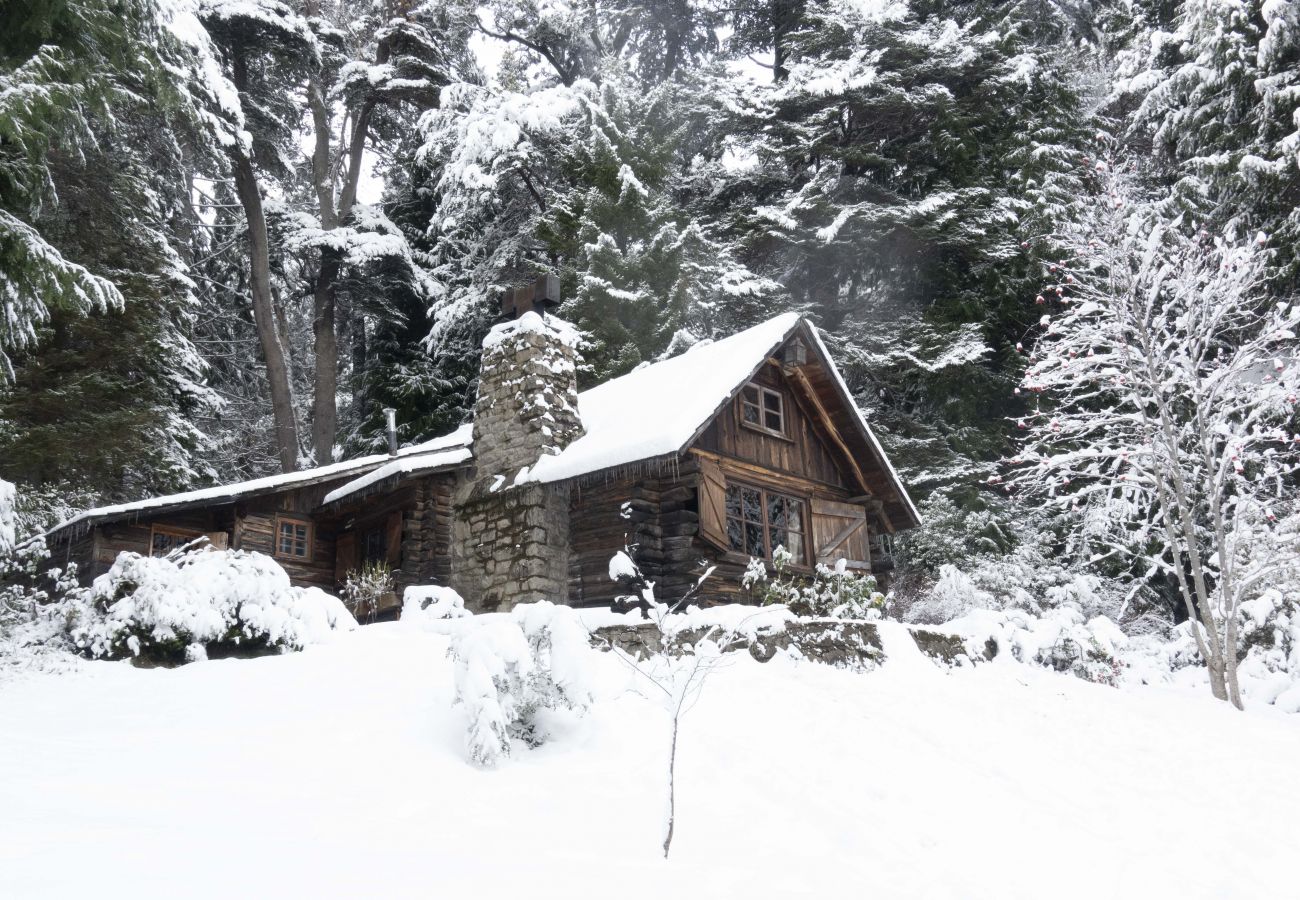 Cabin in San Carlos de Bariloche - TREBOL 02C -WARM LOG CABIN ON THE COAST OF LAGUNA EL TRÉBOL