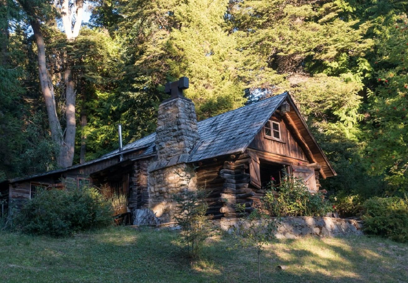 Cabin in San Carlos de Bariloche - TREBOL 02C -WARM LOG CABIN ON THE COAST OF LAGUNA EL TRÉBOL