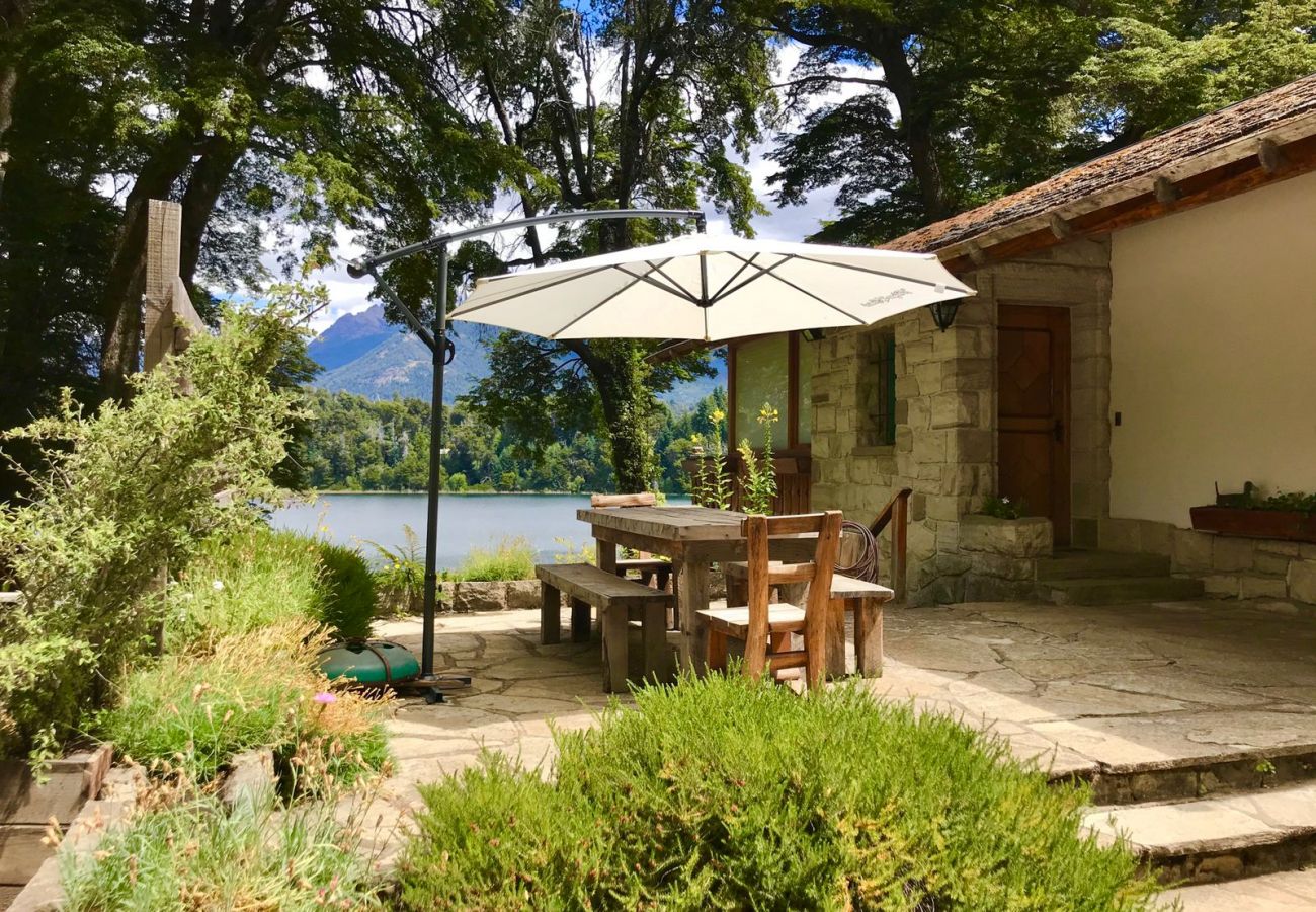 House in San Carlos de Bariloche - TREBOL01C- COMFORTABLE PROPERTY WITH BEAUTIFUL SURROUNDINGS ON LAGUNA EL TRÉBOL