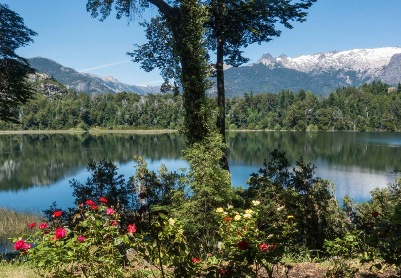 House in San Carlos de Bariloche - TREBOL01C- COMFORTABLE PROPERTY WITH BEAUTIFUL SURROUNDINGS ON LAGUNA EL TRÉBOL