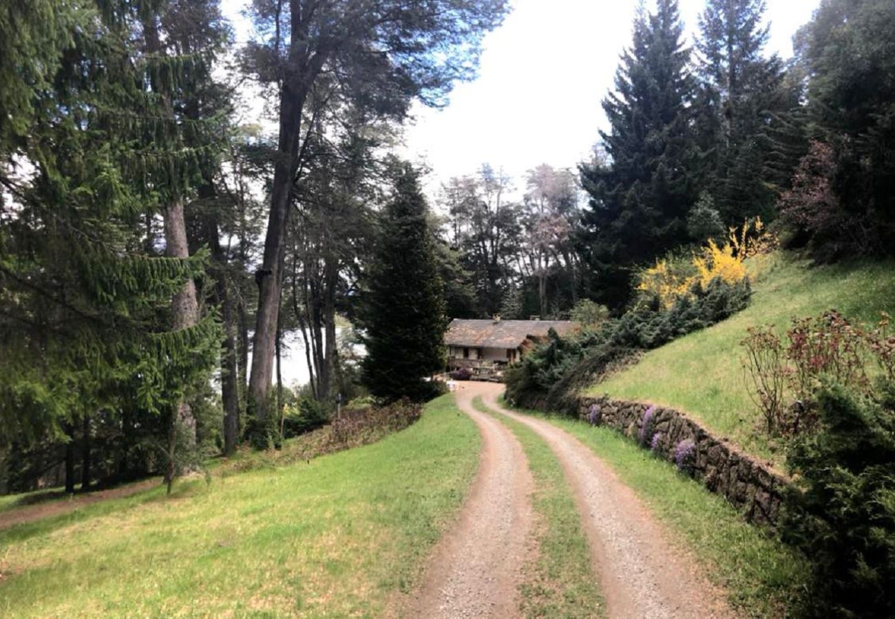 House in San Carlos de Bariloche - TREBOL01C- COMFORTABLE PROPERTY WITH BEAUTIFUL SURROUNDINGS ON LAGUNA EL TRÉBOL
