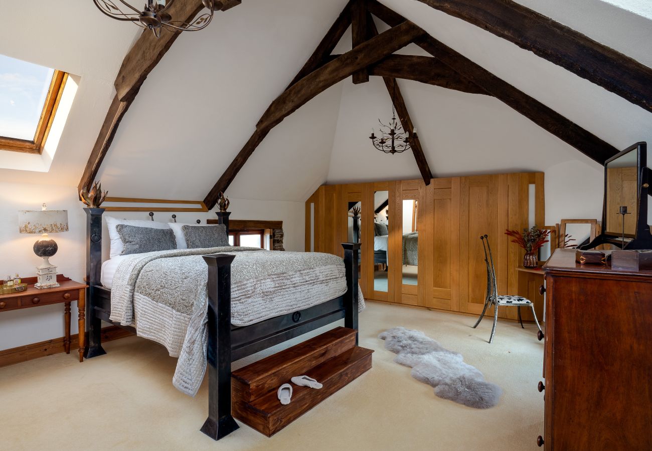 Cottage in Berry Pomeroy - The Old Coach House – Romantic Devon Barn with Gardens Near Totnes & Dartmoor