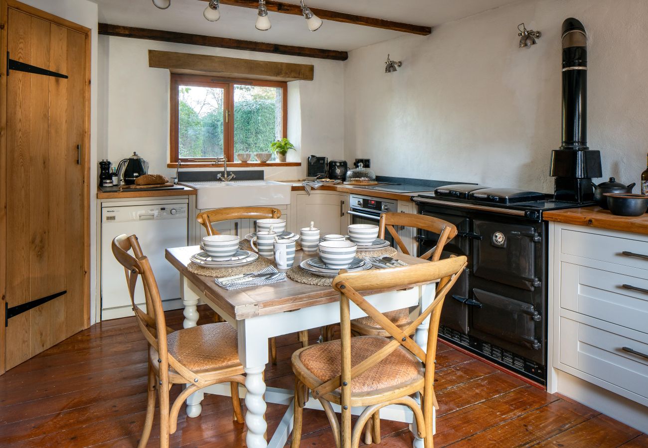 Cottage in Berry Pomeroy - The Old Coach House – Romantic Devon Barn with Gardens Near Totnes & Dartmoor