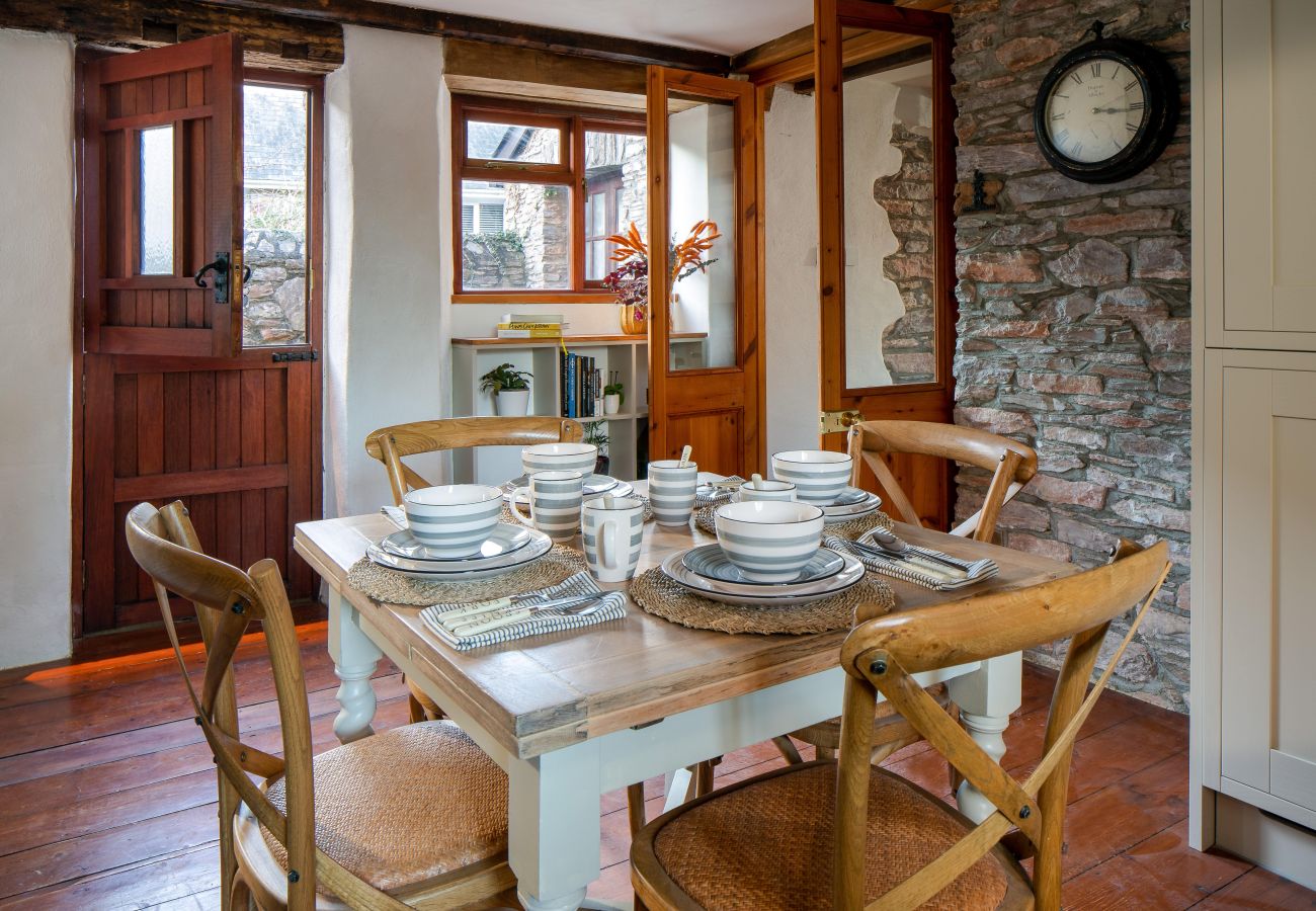 Cottage in Berry Pomeroy - The Old Coach House – Romantic Devon Barn with Gardens Near Totnes & Dartmoor