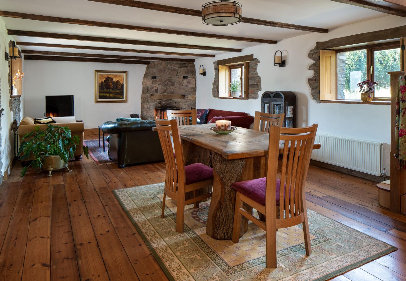 Cottage in Berry Pomeroy - The Old Coach House – Romantic Devon Barn with Gardens Near Totnes & Dartmoor