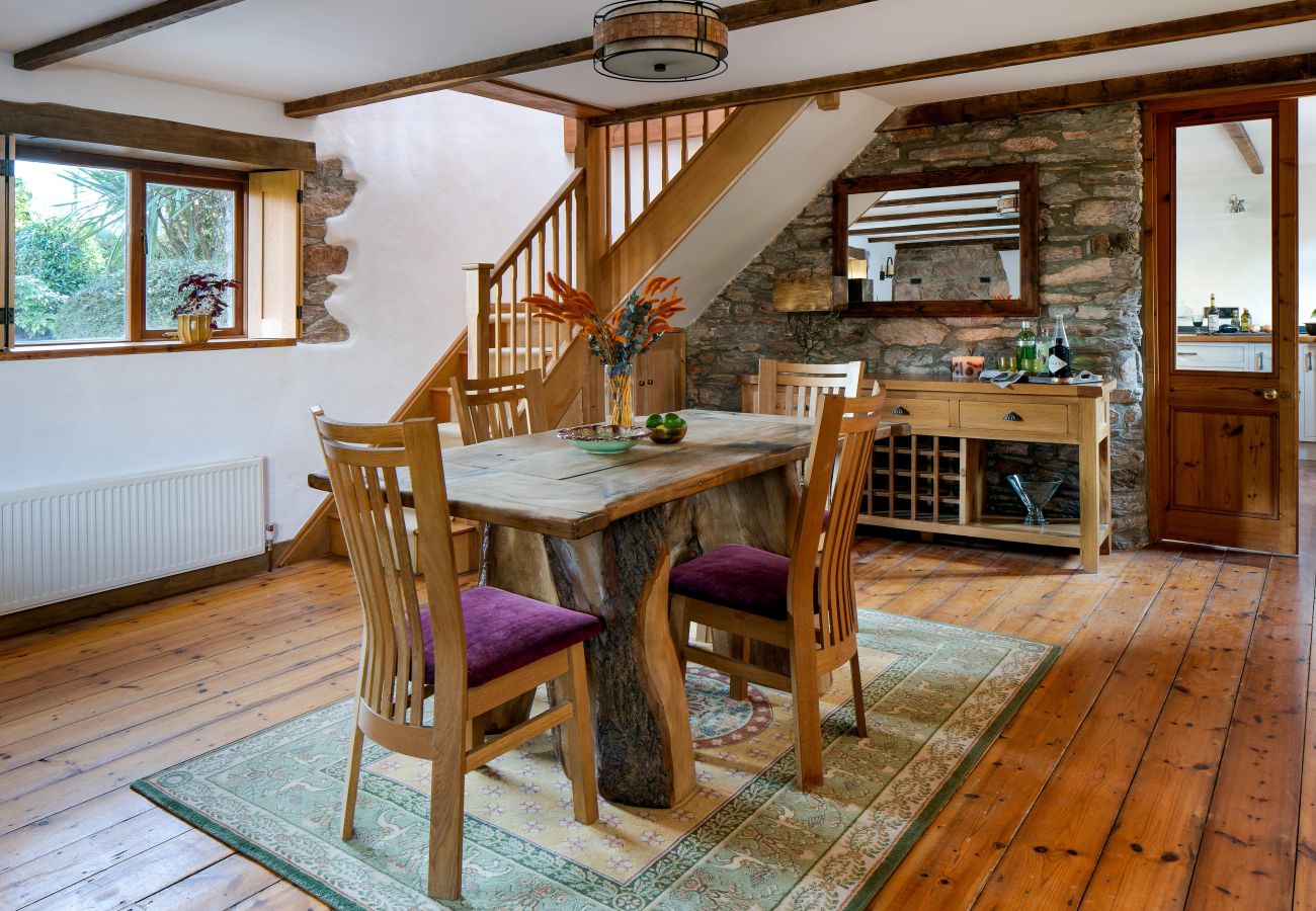 Cottage in Berry Pomeroy - The Old Coach House – Romantic Devon Barn with Gardens Near Totnes & Dartmoor