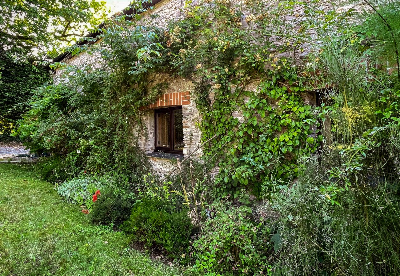 Cottage in Berry Pomeroy - The Old Coach House – Romantic Devon Barn with Gardens Near Totnes & Dartmoor