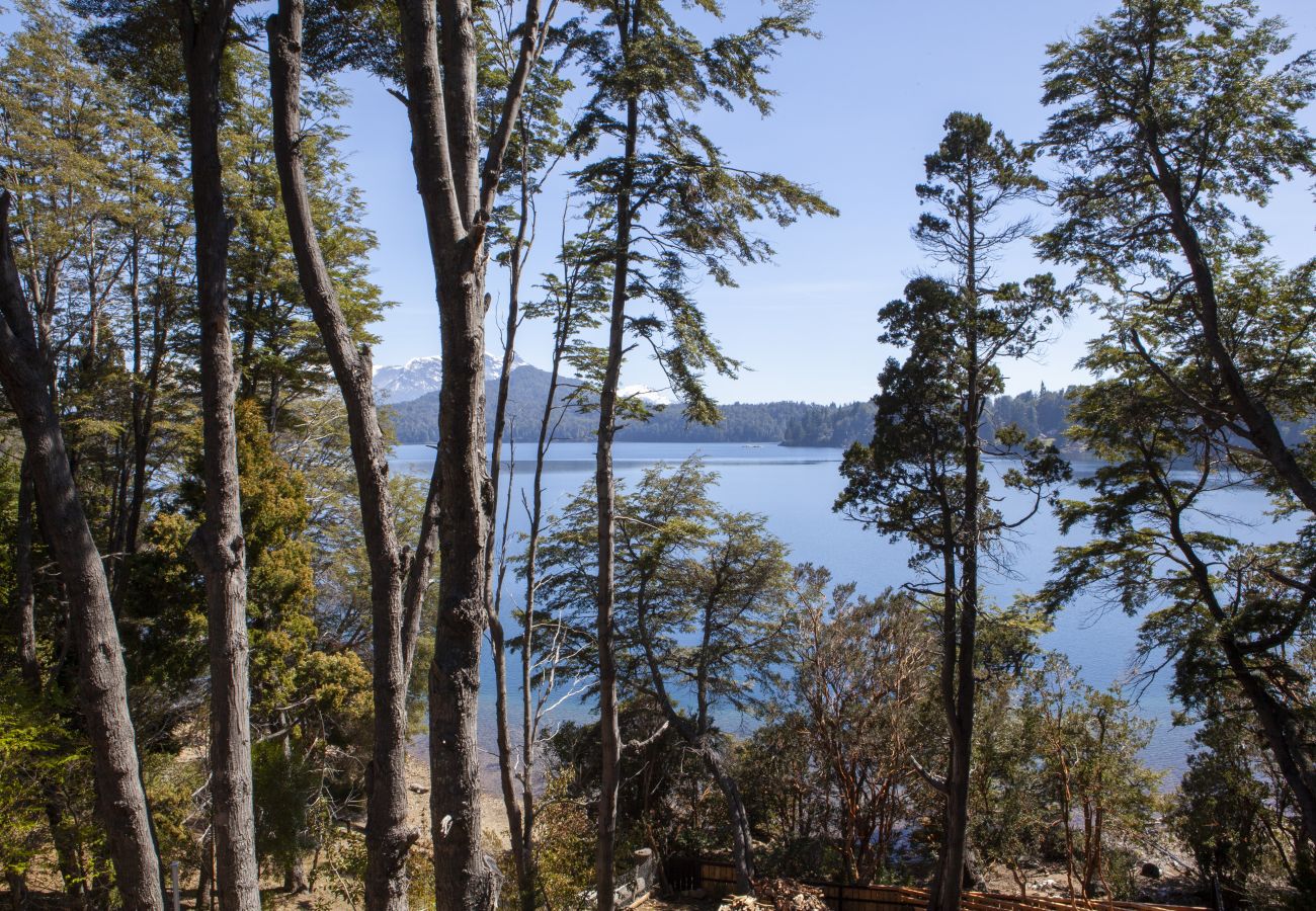 House in San Carlos de Bariloche - MORE26 Spectacular modern house with coast on Lake Moreno