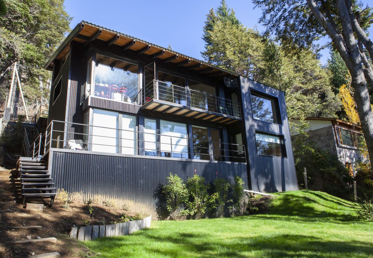 House in San Carlos de Bariloche - MORE26 Spectacular modern house with coast on Lake Moreno