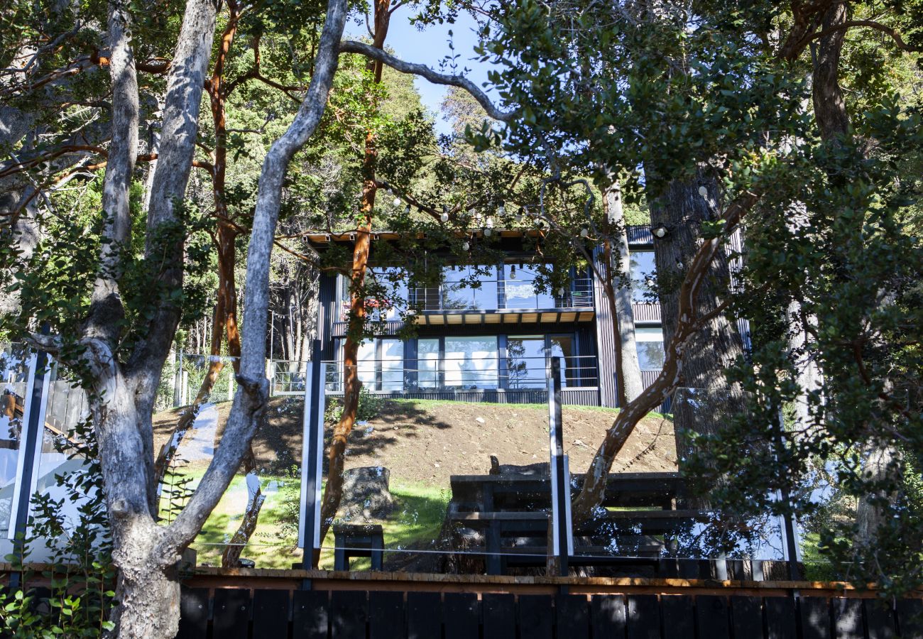 House in San Carlos de Bariloche - MORE26 Spectacular modern house with coast on Lake Moreno