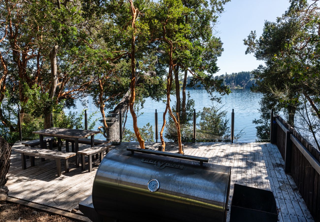 House in San Carlos de Bariloche - MORE26 Spectacular modern house with coast on Lake Moreno