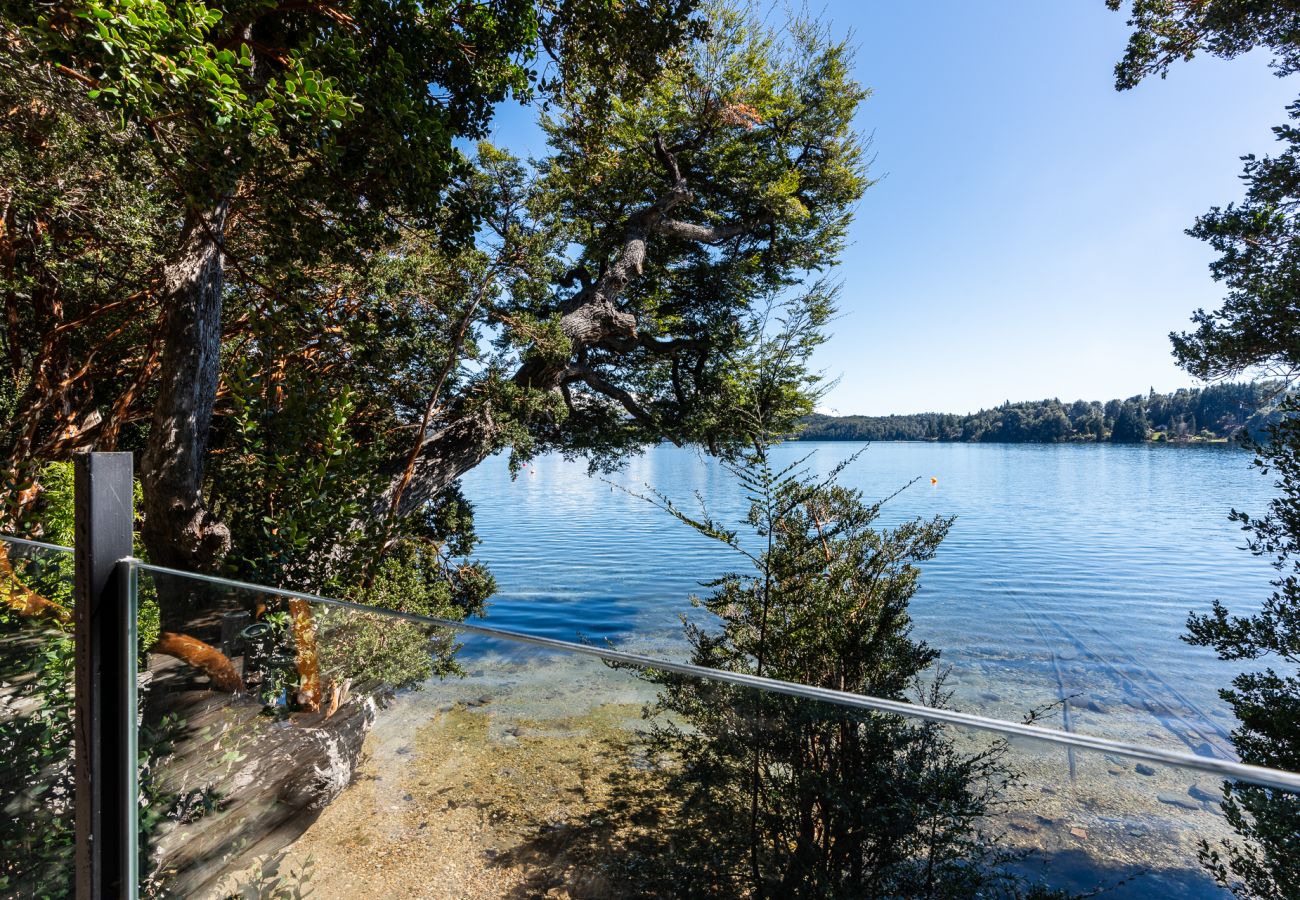 House in San Carlos de Bariloche - MORE26 Spectacular modern house with coast on Lake Moreno