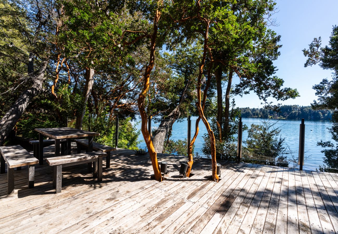 House in San Carlos de Bariloche - MORE26 Spectacular modern house with coast on Lake Moreno