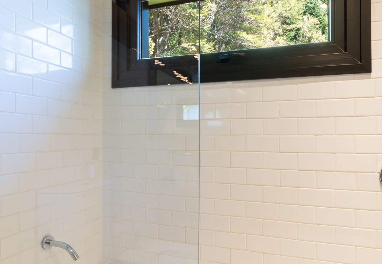 House in San Carlos de Bariloche - MORE26 Spectacular modern house with coast on Lake Moreno