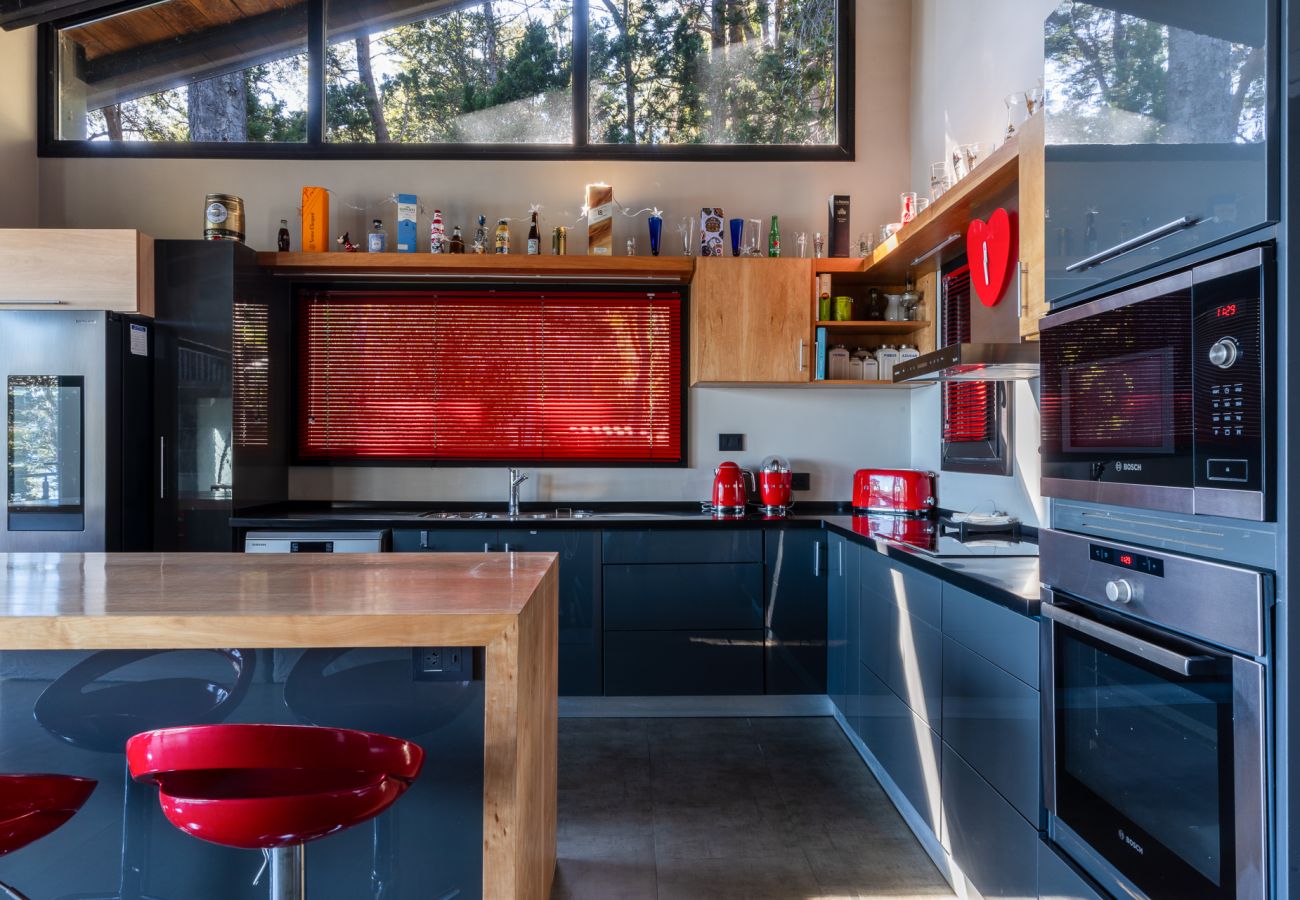 House in San Carlos de Bariloche - MORE26 Spectacular modern house with coast on Lake Moreno