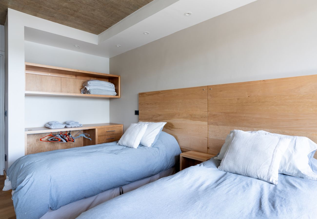 House in San Carlos de Bariloche - MORE26 Spectacular modern house with coast on Lake Moreno