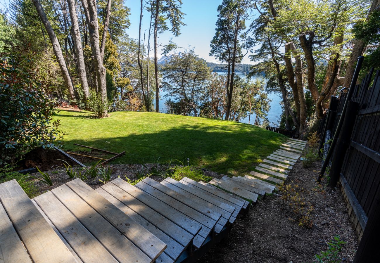 House in San Carlos de Bariloche - MORE26 Spectacular modern house with coast on Lake Moreno